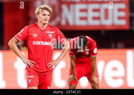 Enschede, Paesi Bassi. 13 agosto 2024. ENSCHEDE, PAESI BASSI - 13 AGOSTO: SEM Steijn del FC Twente sembra sfigurato durante la terza partita di qualificazione della UEFA Champions League del 2° turno di qualificazione tra FC Twente e Red Bull Salzburg a De Grolsch veste il 13 agosto 2024 a Enschede, Paesi Bassi. (Foto di Broer van den Boom/Orange Pictures) credito: Orange Pics BV/Alamy Live News Foto Stock