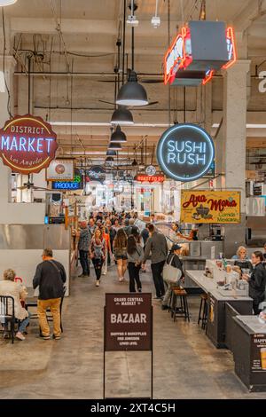 Los Angeles, CALIFORNIA, USA-24 maggio 2024: Il Grand Central Market, noto anche come District Market nel centro di LOS ANGELES, è una vivace sala gastronomica con ristoranti locali e. Foto Stock