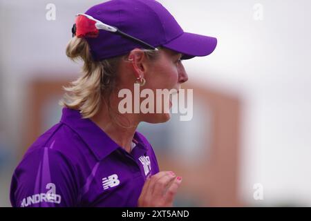 Leeds, Inghilterra, 24 luglio 2021. Phoebe Graham gioca per i Northern Supercharger contro i Welsh Fire in the Hundred a Headingley. Credito: Colin Edwards Foto Stock