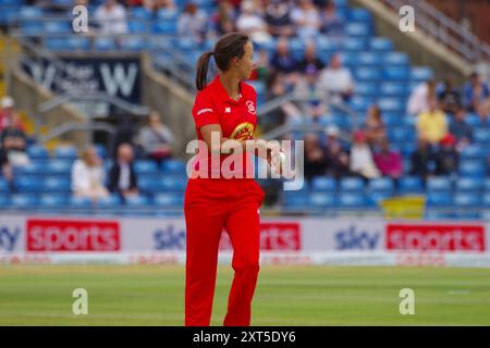 Leeds, Inghilterra, 24 luglio 2021. Piepa Cleary bowling per Welsh Fire contro Northern Supercharger in the Hundred a Headingley. Credito: Colin Edwards Foto Stock