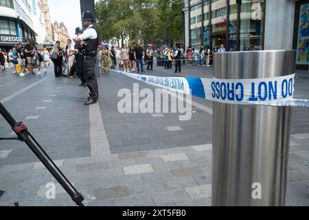 LEICESTER SQUARE STABBING © Jeff Moore - la scena in cui una bambina di 11 anni e una donna di 34 anni sono state accoltellate vicino al negozio Lego a Londra Foto Stock