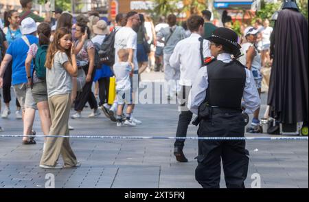 LEICESTER SQUARE STABBING © Jeff Moore - la scena in cui una bambina di 11 anni e una donna di 34 anni sono state accoltellate vicino al negozio Lego a Londra Foto Stock