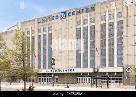 Lo United Center, inaugurato nel 1994, è il più grande centro di intrattenimento al coperto di Chicago e sede dei Chicago Blackhawks e Bulls. Foto Stock