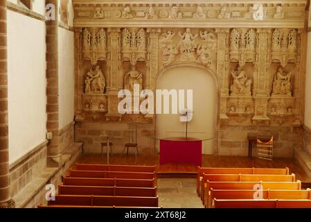 Vecchia abbazia di Sainte-Croix di Quimperle, Finistere, Bretagne, Bretagna, Francia, Europa Foto Stock