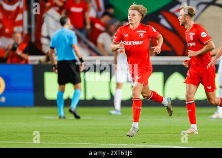 Enschede, Paesi Bassi. 13 agosto 2024. ENSCHEDE, PAESI BASSI - 13 AGOSTO: SEM Steijn del FC Twente durante la partita di qualificazione del terzo turno di qualificazione della UEFA Champions League 2a tappa tra FC Twente e Red Bull Salzburg a De Grolsch veste il 13 agosto 2024 a Enschede, Paesi Bassi. (Foto di Raymond Smit/Orange Pictures) credito: Orange Pics BV/Alamy Live News Foto Stock