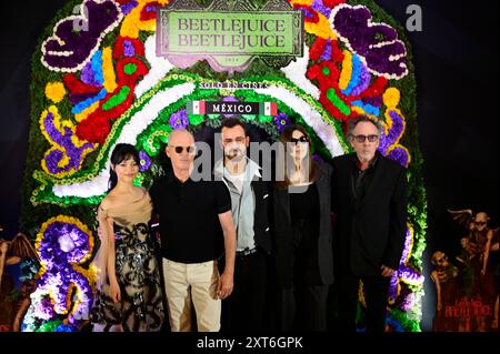 Città del Messico, Messico. 13 agosto 2024. (L-R) Jenna Ortega, Michael Keaton, Justin Theroux, Monica Bellucci e Tim Burton in posa per le foto durante il film di Beetlejuice Beetlejuice Photocall al Mexico City Four Season Hotel. 13 agosto 2024 a città del Messico, Messico. (Foto di Carlos Tischler/ credito: Eyepix Group/Alamy Live News Foto Stock