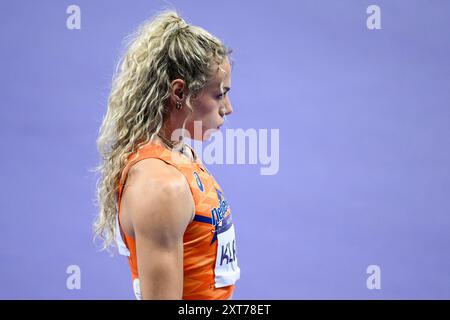 Lieke Klaver dei Paesi Bassi si prepara a competere nella finale femminile 4x400 m durante i Giochi Olimpici di Parigi 2024 allo Stade de France di Parigi (Francia), 10 agosto 2024. I Paesi Bassi si sono piazzati al secondo posto vincendo la medaglia d'argento. Foto Stock