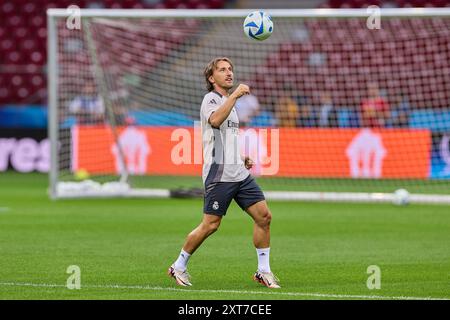 Varsavia, Polonia. 13 agosto 2024. Luka Modric del Real Madrid CF visto in azione durante la sessione di allenamento alla vigilia della partita della Supercoppa UEFA 2024 tra il Real Madrid CF e l'Atalanta BC allo Stadio Nazionale. (Foto di Federico Titone/SOPA Images/Sipa USA) credito: SIPA USA/Alamy Live News Foto Stock