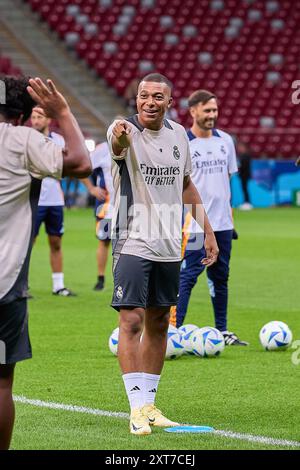 Varsavia, Polonia. 13 agosto 2024. Kylian Mbappe del Real Madrid CF gesti durante la sessione di allenamento alla vigilia della partita della Supercoppa UEFA 2024 tra il Real Madrid CF e l'Atalanta BC allo Stadio Nazionale. (Foto di Federico Titone/SOPA Images/Sipa USA) credito: SIPA USA/Alamy Live News Foto Stock