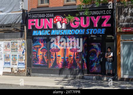 Toronto, ON, Canada - 25 luglio 2024: Vista sul segno del negozio Mushroom. Foto Stock