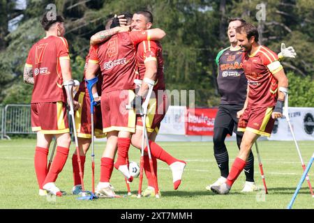 Squadra spagnola in rosso Campionato europeo di calcio Amputee Euro 2024 Francia. I Campionati europei EAFF si sono svolti in alta Savoia dal 31 maggio Foto Stock