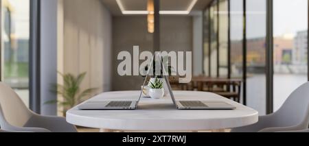 Due computer portatili su un moderno tavolo in marmo bianco in una moderna sala riunioni o spazio di co-working. concetto di luogo di lavoro, rendering 3d, illustrazione 3d. Foto Stock