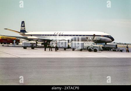 BOAC British Overseas Airways Corporation, aereo di linea De Havilland 106 Comet 4, G-APDL, aeroporto di Roma all'inizio degli anni '1960 Foto Stock