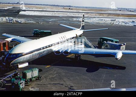 BOAC British Overseas Airways Corporation, De Havilland 106 Comet 4 aereo di linea, G-APDG, primi anni '1960 Foto Stock