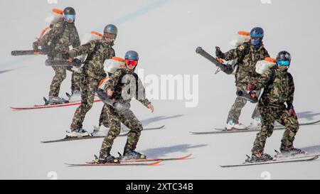 Seconda giornata di Audi FIS World Cup Downhill Women Competition sulla pista nazionale di Crans-Montana nel Vallese, Svizzera Foto Stock