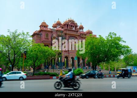 La porta Patrika, il Jawahar Circle è un circolo viario di giardini e un incrocio molto trafficato nella città di Jaipur, India, costruito dalla Divisione di Jaipur Foto Stock