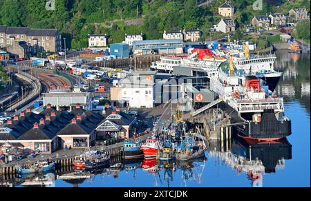 Oban Scotland Gateway to the isles che mostra il porto e il porto dei traghetti con Mull Ferry MV Isle of Mull e Clansman, Hebrides Ferry Foto Stock