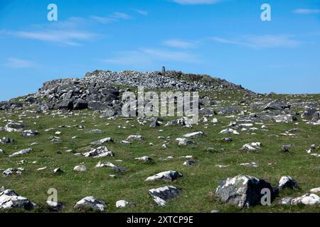 Vista che si avvicina alla cima di Cox Tor, Dartmoor, Devon Foto Stock