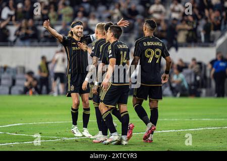 Il centrocampista del LAFC Ilie Sánchez (6) festeggia con i compagni di squadra durante una partita di Coppa di Lega contro i San Jose Earthquakes, martedì 13 agosto 2024, a t Foto Stock