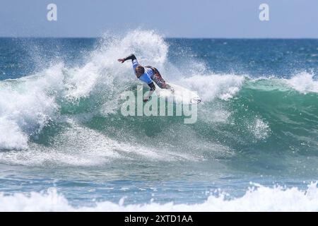 Huntington Beach, California, 9 agosto 2024. 9 agosto 2024, Huntington Beach, CA: Alan Cleland di Mexio partecipa alla gara di Heat 3 del 32 all'annuale US Open of Surfing che si tiene questa settimana. (Credit Image: © Rich Schmitt/ZUMA Press Wire) SOLO PER USO EDITORIALE! Non per USO commerciale! Foto Stock