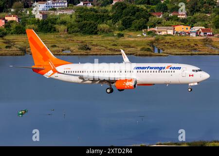 Smartwings Boeing 737-800 Flugzeug Flughafen Korfu a Griechenland Korfu, Griechenland - 6. Juni 2024: Ein Boeing 737-800 Flugzeug der Smartwings mit dem Kennzeichen C-FFPH auf dem Flughafen Korfu CFU a Griechenland. *** Smartwings Boeing 737 800 Aircraft Corfù Aeroporto in Grecia Corfù, Grecia 6 giugno 2024 Un aeromobile Smartwings Boeing 737 800 con registrazione C FFPH presso l'aeroporto di Corfù CFU in Grecia Foto Stock