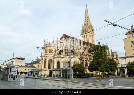 La Chiesa di Saint-Pierre (Église Saint-Pierre) è una chiesa cattolica situata in Place Saint-Pierre nel centro di Caen nel Normand Foto Stock