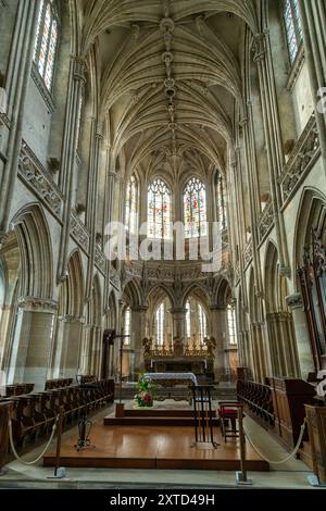 La Chiesa di Saint-Pierre (Église Saint-Pierre) è una chiesa cattolica situata in Place Saint-Pierre nel centro di Caen in Normandia Foto Stock