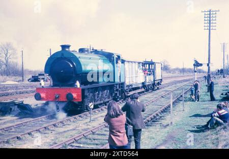 Motore a vapore "Juno" austerity Saddle Tank 0-6-0ST 3850 locomotiva ferroviaria costruita nel 1958, Hunslet Engine Co, Buckinghamshire Railway Centre, Inghilterra, Regno Unito 1971 Foto Stock