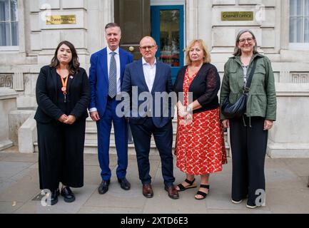 Londra, Regno Unito. 14 agosto 2024. Da sinistra a destra-Rhea Wolfson, responsabile delle relazioni interne e industriali dell'odf, GMB, Mike Clancy Prospect, Paul Nowak, TUC, Christina McAnea, Unison e Sarah Carpenter, capo di stato maggiore di Unite, vice primo ministro, Angela Rayner e segretario alle imprese, Jonathan Reynolds hanno un incontro con i leader e i rappresentanti sindacali per discutere della legge sui diritti dell'occupazione di LabourÕs. Crediti: Mark Thomas/Alamy Live News Foto Stock