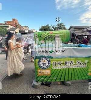 CALDO ESTREMO IN GIAPPONE COME RAFFREDDARSI AL TEMPIO SENSO-JI Foto Stock