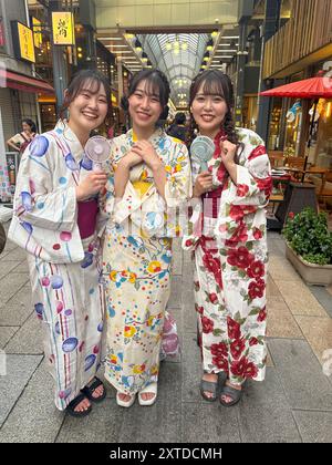 CALDO ESTREMO IN GIAPPONE COME RAFFREDDARSI AL TEMPIO SENSO-JI Foto Stock