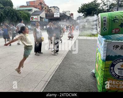 CALDO ESTREMO IN GIAPPONE COME RAFFREDDARSI AL TEMPIO SENSO-JI Foto Stock