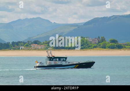 Guardia militare nave della polizia civile Rio Aller L-13 nella baia di Santander Cantabria Spagna Europa Foto Stock