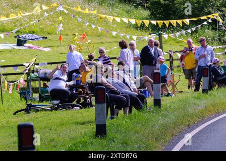 Partenza da Tor De France, le Grand - corsa ciclistica in direzione sud da Ripon ad Harrogate nel North Yorkshire Foto Stock