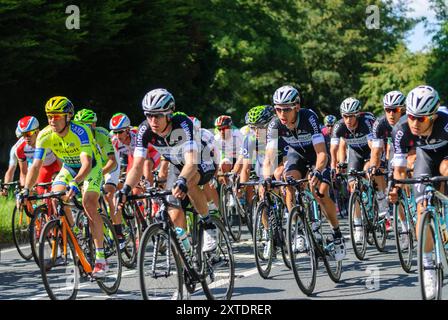 Partenza da Tor De France, le Grand - corsa ciclistica in direzione sud da Ripon ad Harrogate nel North Yorkshire Foto Stock