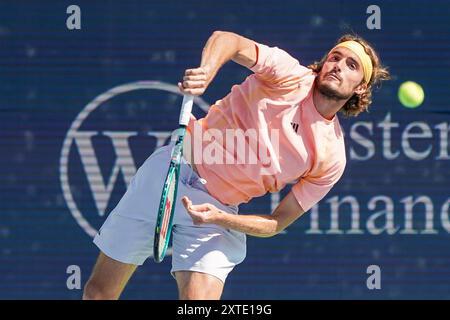 Mason, Ohio, Stati Uniti. 14 agosto 2024. Stefanos Tsitsipas (GRE) serve a Jan-Lennard Struff (non nella foto) durante il primo turno del Cincinnati Open 2024 al Lindner Family Tennis Center. (Credit Image: © Debby Wong/ZUMA Press Wire) SOLO PER USO EDITORIALE! Non per USO commerciale! Foto Stock