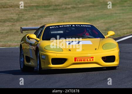 Mick Dwane, Ferrari 360 Challenge, Bell Sport Challenge Series, due gare di 20 minuti, per gentiluomini, con auto divise in cinque gruppi uno per e. Foto Stock