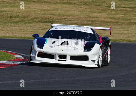 Matthew Wilton, Ferrari 430 Challenge, Bell Sport Challenge Series, due gare di 20 minuti, per piloti gentiluomini, con auto divise in cinque gruppi uno f Foto Stock