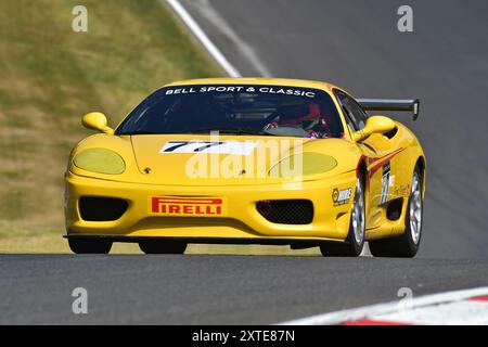 Mick Dwane, Ferrari 360 Challenge, Bell Sport Challenge Series, due gare di 20 minuti, per gentiluomini, con auto divise in cinque gruppi uno per e. Foto Stock