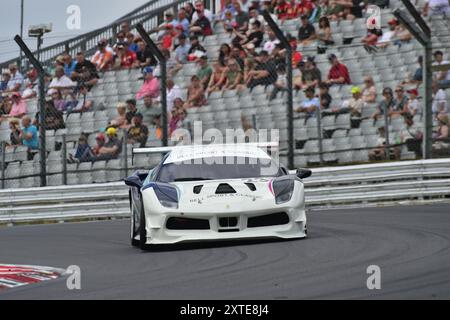 Matthew Wilton, Ferrari 430 Challenge, Bell Sport Challenge Series, due gare di 20 minuti, per piloti gentiluomini, con auto divise in cinque gruppi uno f Foto Stock