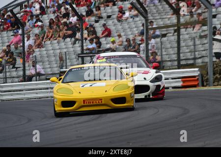 Mick Dwane, Ferrari 360 Challenge, Bell Sport Challenge Series, due gare di 20 minuti, per gentiluomini, con auto divise in cinque gruppi uno per e. Foto Stock