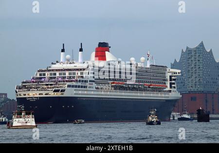 20-jähriges Jubiläum der Queen Mary 2 im Hamburger Hafen. DAS Luxus-Kreuzfahrtschiff verlässt den Hafen. *** 20° anniversario della Regina Maria 2 nel porto di Amburgo la nave da crociera di lusso parte dal porto Foto Stock