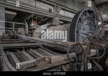 macchinari storici di un sito minerario abbandonato Foto Stock