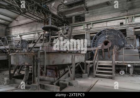 macchinari storici di un sito minerario abbandonato Foto Stock