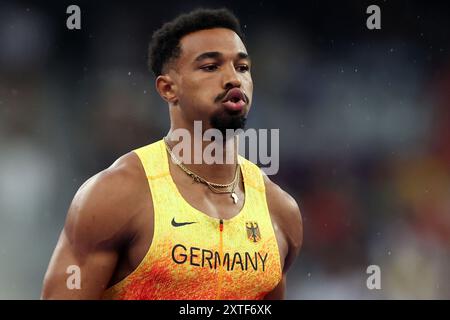 PARIGI, FRANCIA - 3 AGOSTO: Leo Neugebauer tedesco gareggia durante il Decathlon maschile l'ottavo giorno dei Giochi Olimpici di Parigi 2024 allo Stade de France il 3 agosto 2024 a Parigi, Francia. © diebilderwelt / Alamy Stock Foto Stock