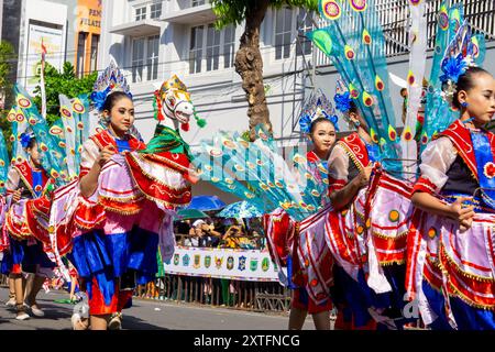 Jaran bodhag danza da Probolinggo al 3° BEN Carnival. Questa danza di solito accompagna le processioni alle celebrazioni, ai matrimoni, alla circoncisione Foto Stock
