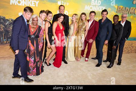 12 agosto 2024, Westwood, California, Stati Uniti: (L-R) Bill Lawrence, L. Scott Caldwell, Alex Moffat, Charlotte Lawrence, Natalie Martinez, vince Vaughn, Meredith Hagner, Michelle Monaghan, Zach Braff, Rob Delaney, Ronald Peet e Carl Hiaasen partecipano alla premiere della serie di Apple TV+''Bad Monkey' (immagine di credito: © Billy Bennight/ZUMA Press Wire) SOLO PER USO EDITORIALE! Non per USO commerciale! Foto Stock