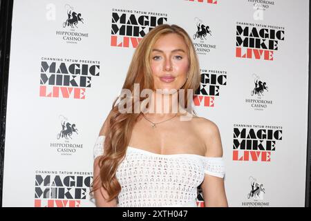 Patsy Field partecipa alla serata estiva «Love Island» al «Magic Mike Live» tenutasi all'Hippodrome di Londra. Foto Stock
