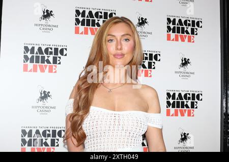 Patsy Field partecipa alla serata estiva «Love Island» al «Magic Mike Live» tenutasi all'Hippodrome di Londra. Foto Stock