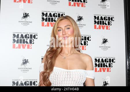 Patsy Field partecipa alla serata estiva «Love Island» al «Magic Mike Live» tenutasi all'Hippodrome di Londra. Foto Stock